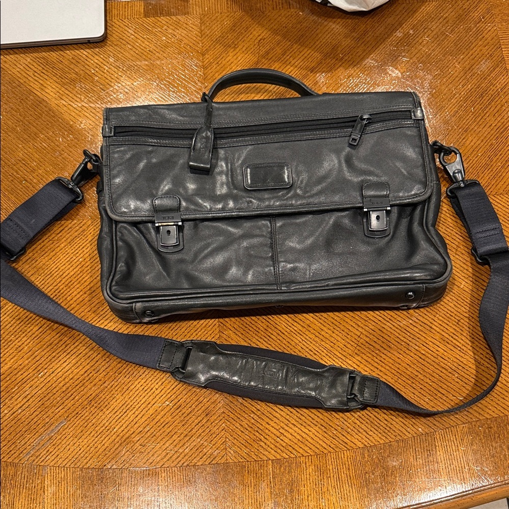 Tumi Black Leather Slim briefcase Bag